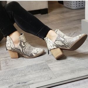 Blondo Neda Snakeskin Stacked Heel Bootie - Size 9